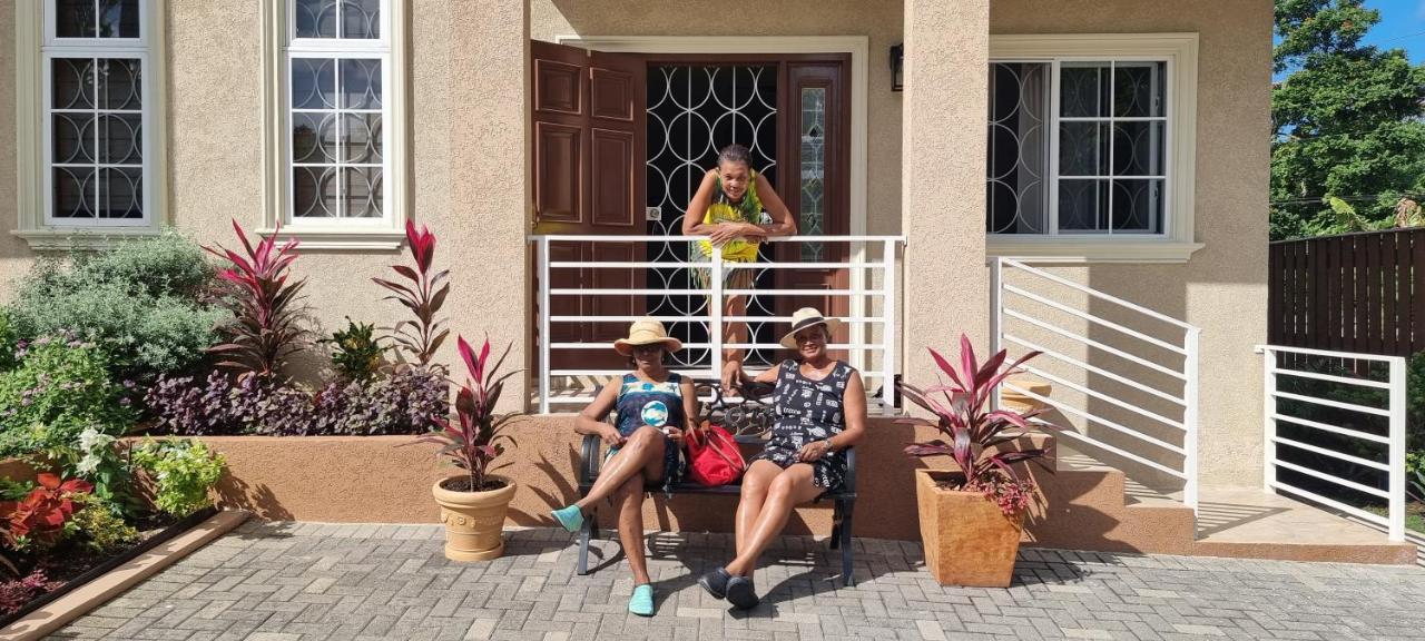 Komfort Getaway Villa At Countrymist Ocho Rios Kültér fotó