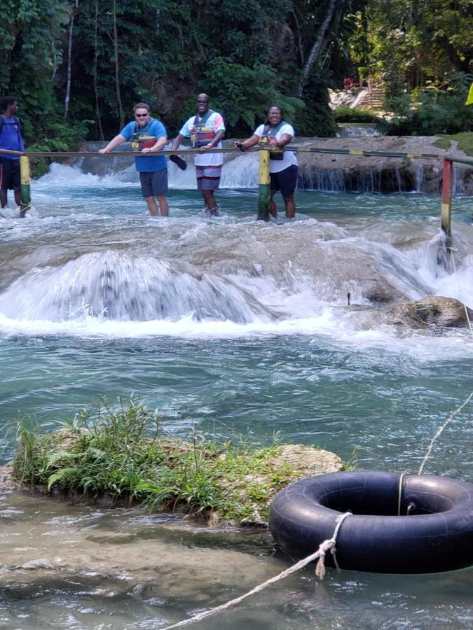 Komfort Getaway Villa At Countrymist Ocho Rios Kültér fotó